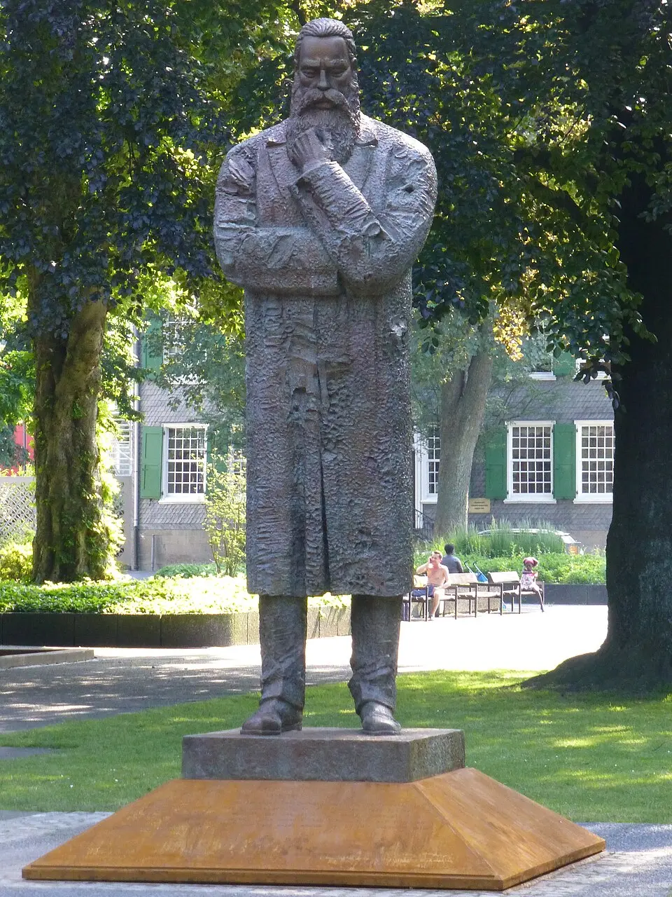 Obrázok: Atamari · CC BY-SA 3.0 Engels-Denkmal