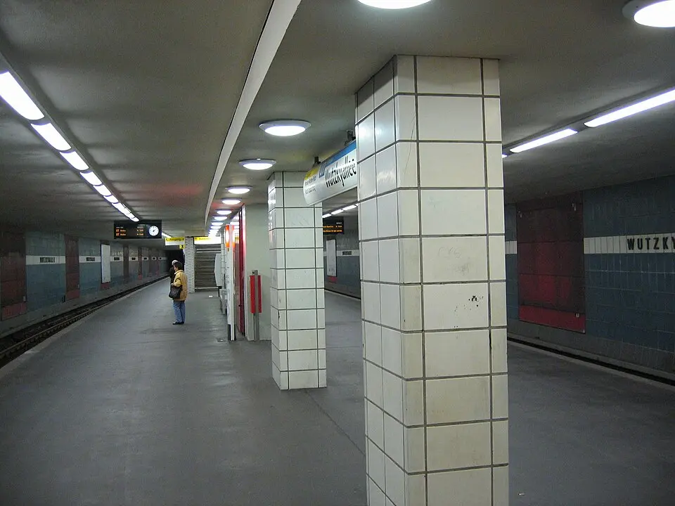 U-Bahnhof Wutzkyallee