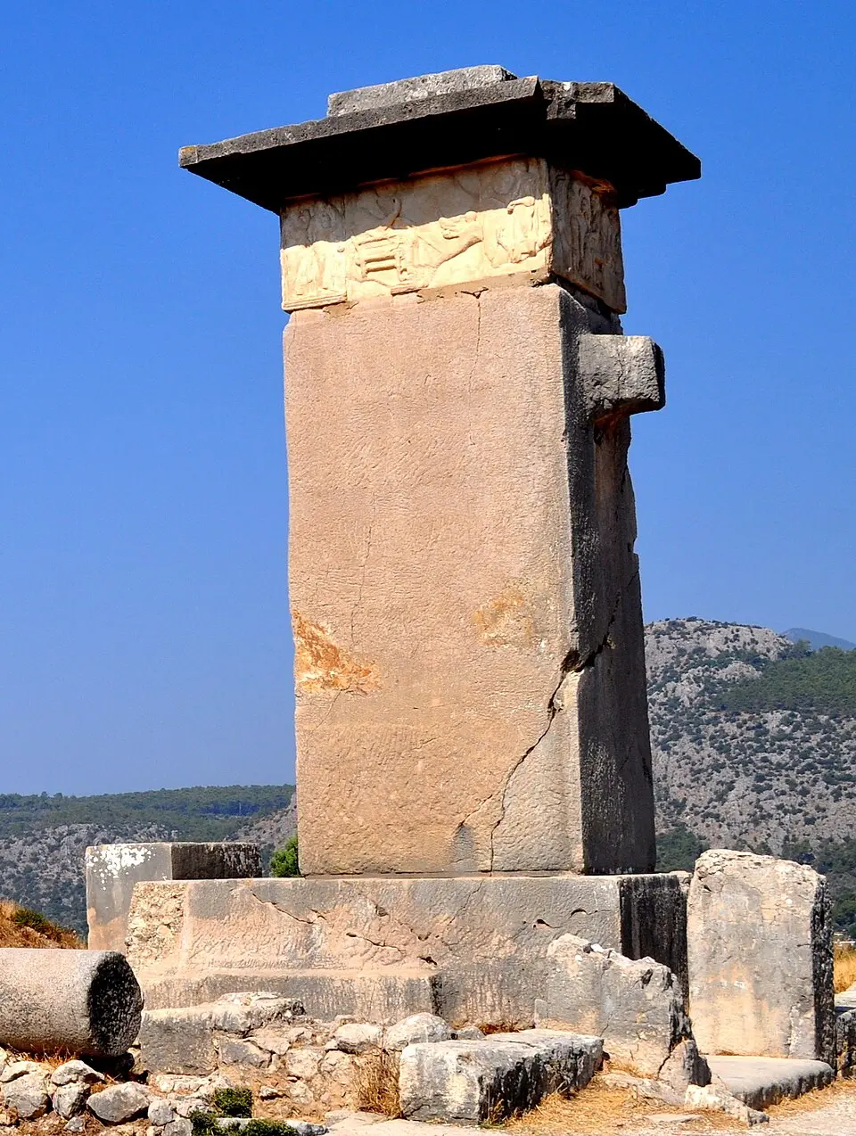 Harpy Anıtı