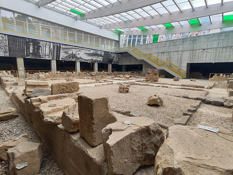 Yacimiento de la Plaza del Corazón de María