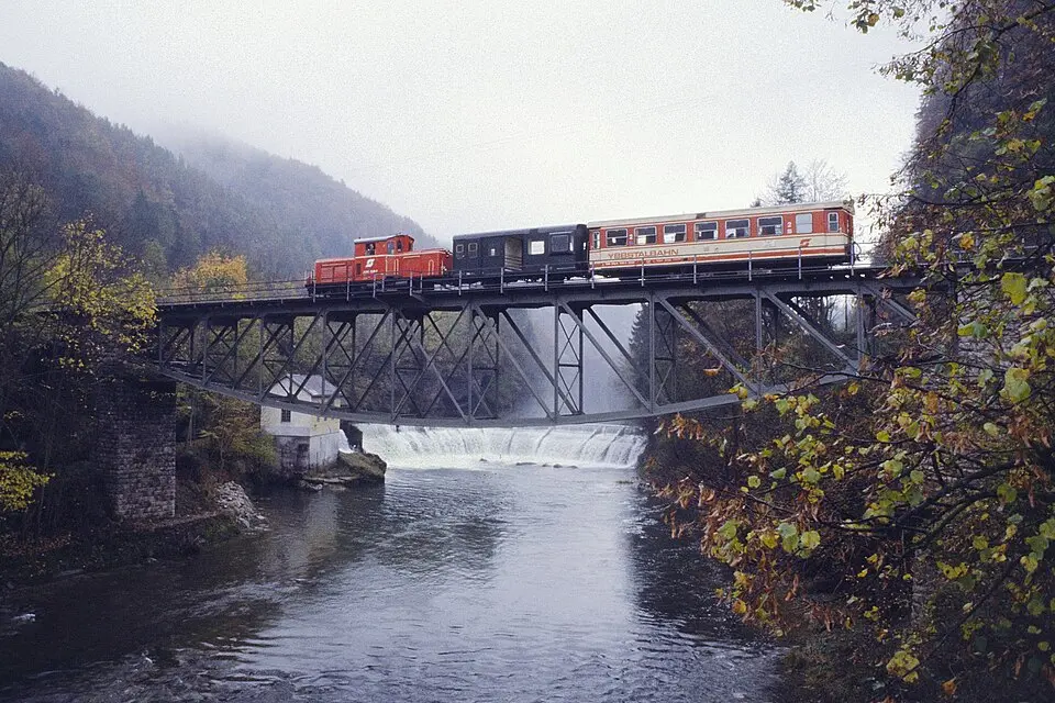 Viadukt und Eisenbrücke bei Gstadt