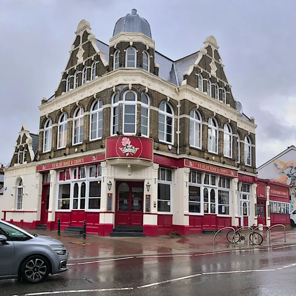 Obrázek: Paul Harrop · CC BY-SA 2.0 Ye Olde Rose & Crown