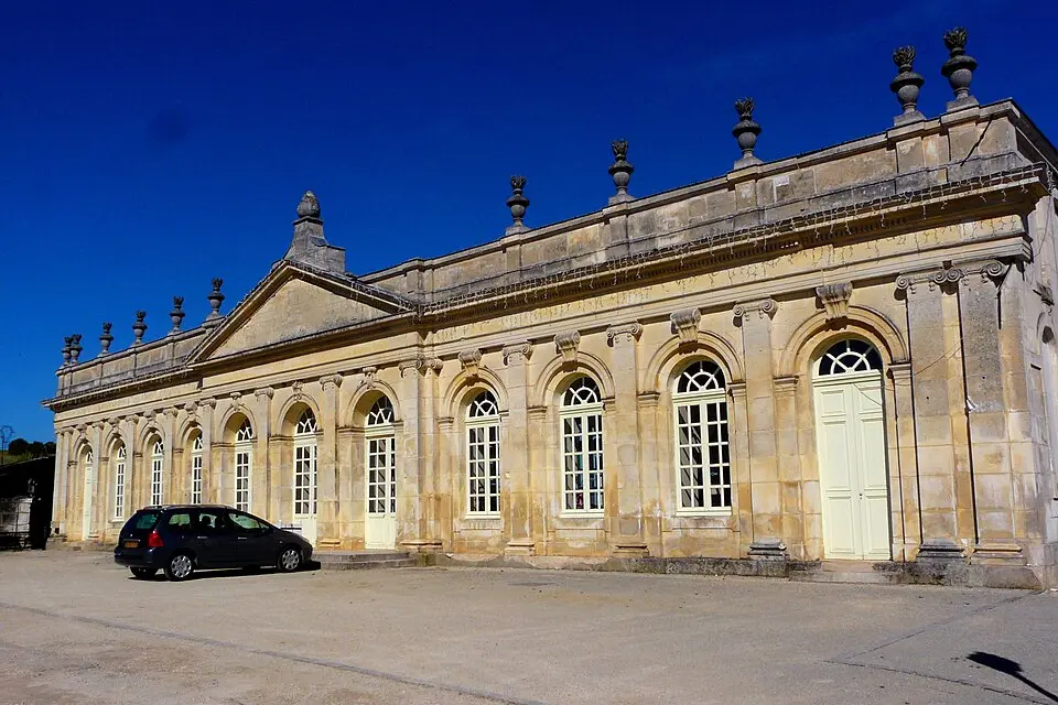 Obrázok: Leseb · CC BY-SA 3.0 château d'Yrouerre