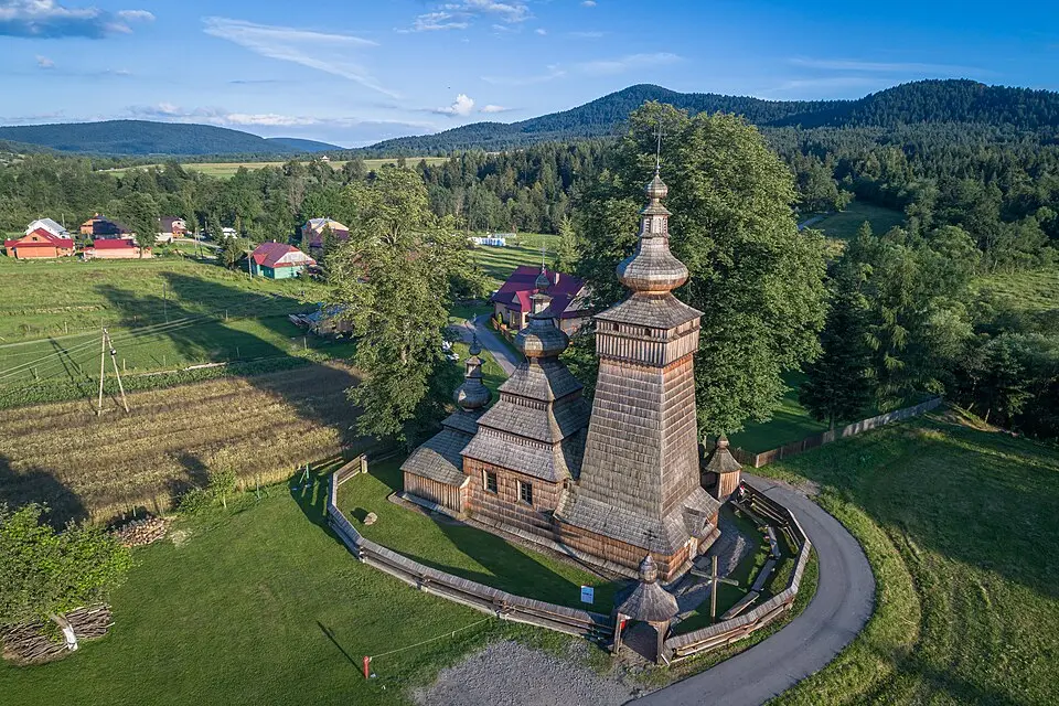 Lesene cerkve Karpatske regije na Poljskem in v Ukrajini