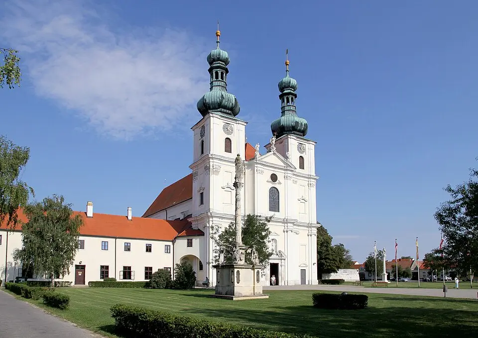 Slika: C.Stadler/Bwag · CC BY-SA 3.0 AT Wallfahrtskirche Frauenkirchen