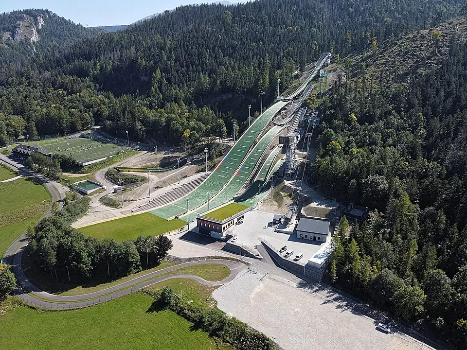 Slika: Kapitel · CC BY-SA 4.0 Kompleks skoczni narciarskich Średniej Krokwi