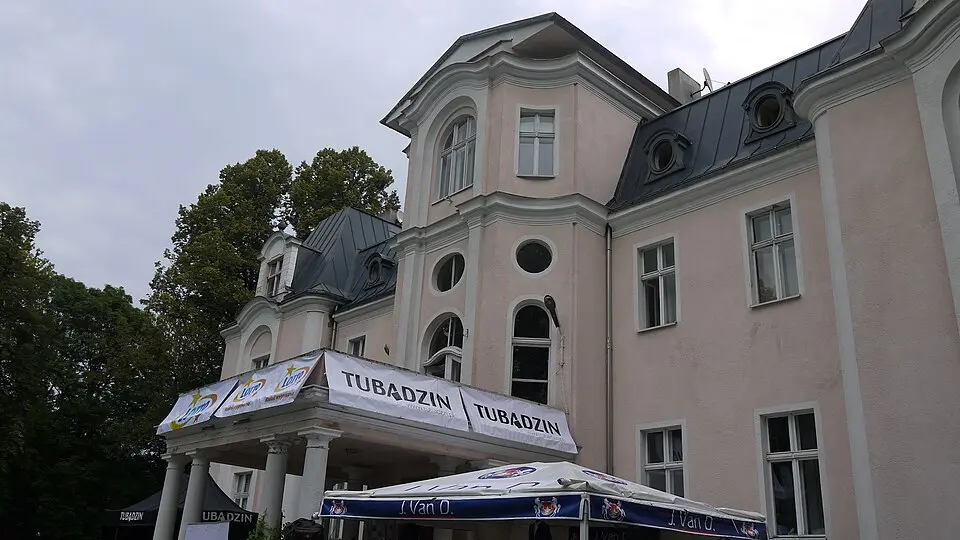 Pałac, Parkowa 23 w Zakrzowie