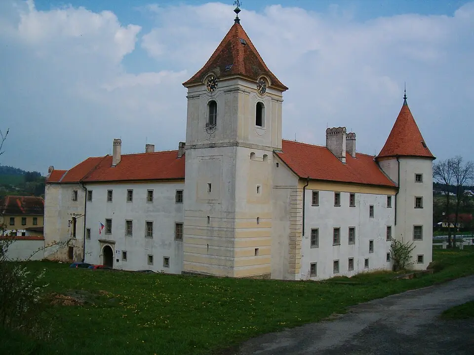Image: Fojsinek · Public domain Písečné Castle