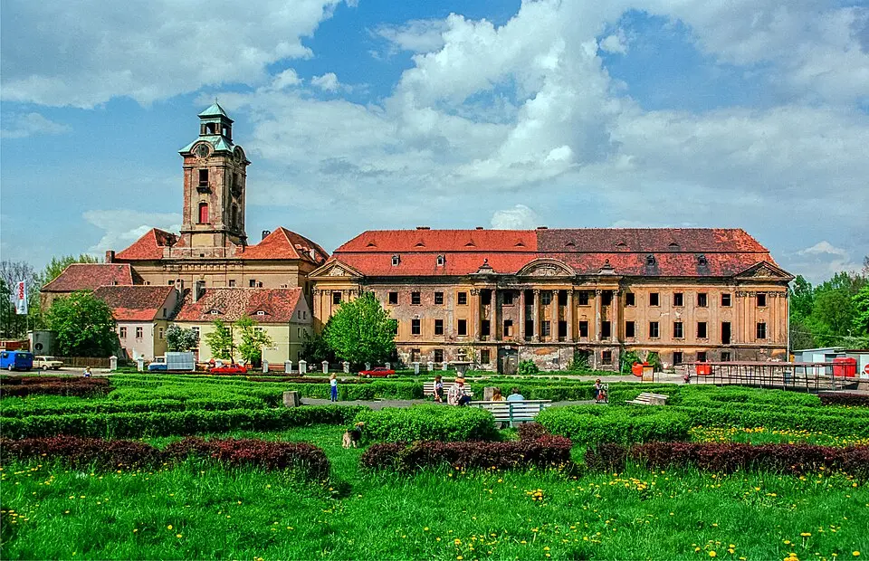 Kompleks zamkowo-pałacowy w Żarach