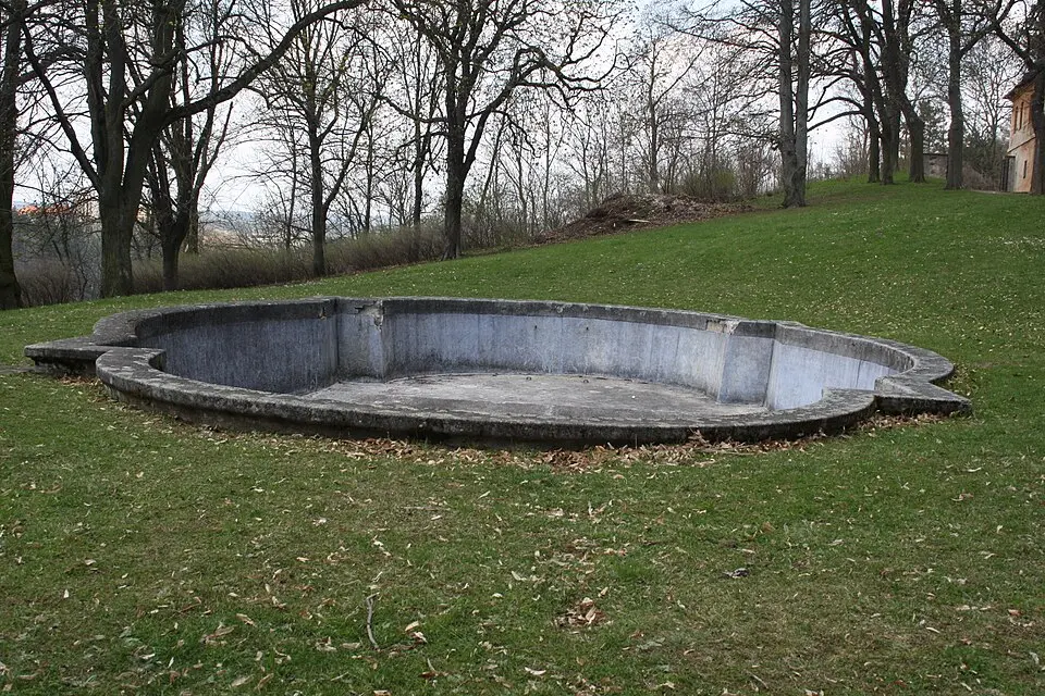 Bazén u zámku Náměšť nad Oslavou