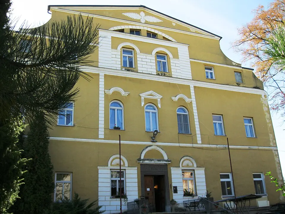 Slika: Lehotsky · CC BY-SA 3.0 Zámek Kobylá nad Vidnavkou