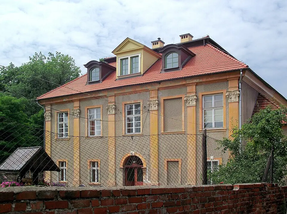 Dwór opatów henrykowskich w Ząbkowicach Śląskich