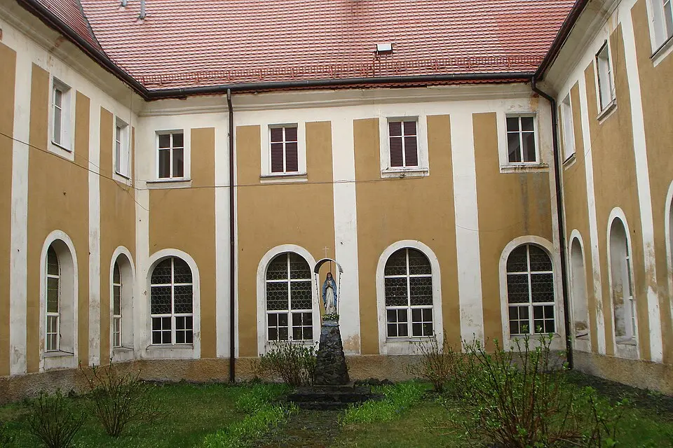 Klasztor, ob. plebania