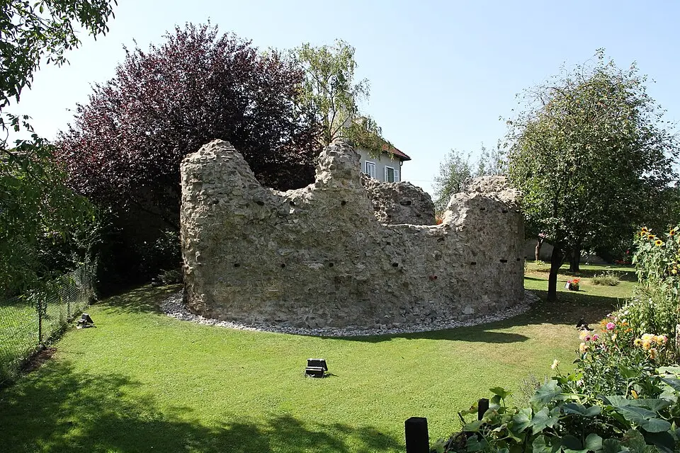 Slika: C.Stadler/Bwag · CC BY-SA 3.0 Fächerturm des röm. Kastells