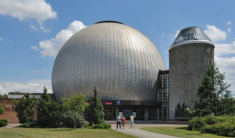 Slika: Jochen Teufel · CC BY-SA 3.0 Zeiss-Großplanetarium