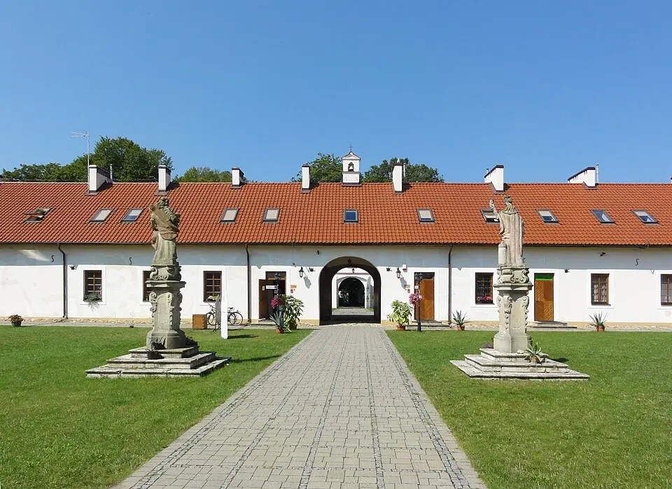 Skrzydło zachodnie klasztoru pokamedulskiego w Rytwianach