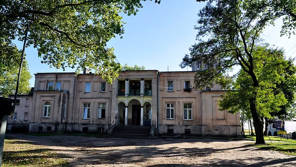 Pałac (dec: dwór) w Trzebieniu