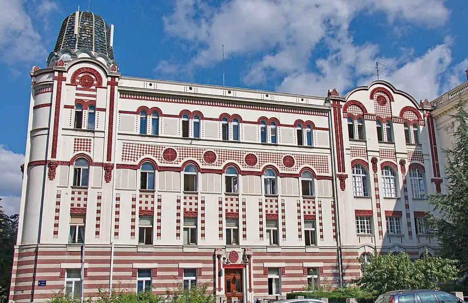 Bild: ZoranCvetkovic · CC BY-SA 3.0 Gebäude der alten Telefonzentrale in Belgrad