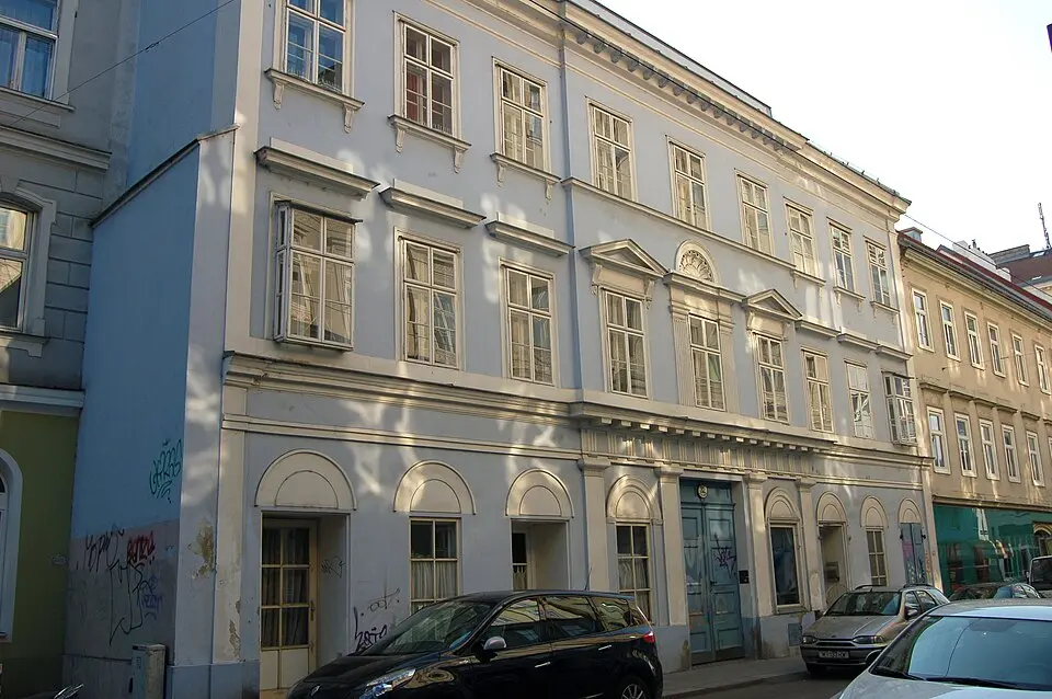 Wohn- und Geschäftshaus