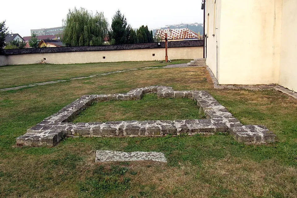 opevnený kostol sv. Štefana, kostnica základy