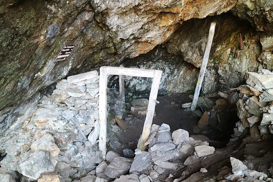 Prähistorische, mittelalterliche und neuzeitliche Bergbaue Zinkwand - Vöttern