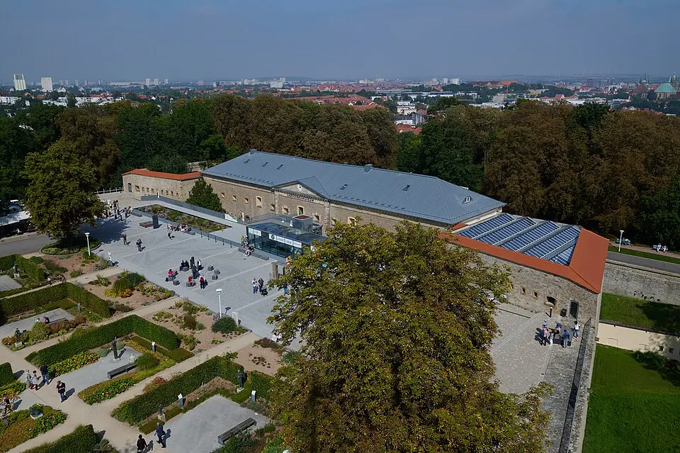 Image: Tilman2007 · CC BY-SA 4.0 Deutsches Gartenbaumuseum