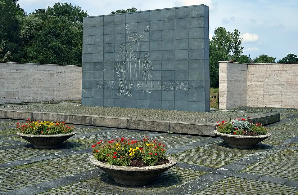Obrázek: André Karwath aka Aka · CC BY-SA 2.5 VVN-Denkmal (Zwickau)