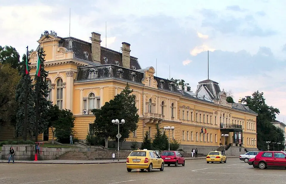 Царски дворец