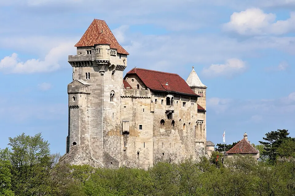 Image: C.Stadler/Bwag · CC BY-SA 4.0 château de Liechtenstein