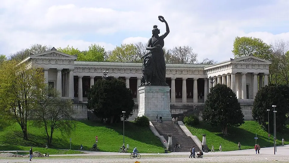Hochgeladen von: Hvezd · Public domain Ruhmeshalle