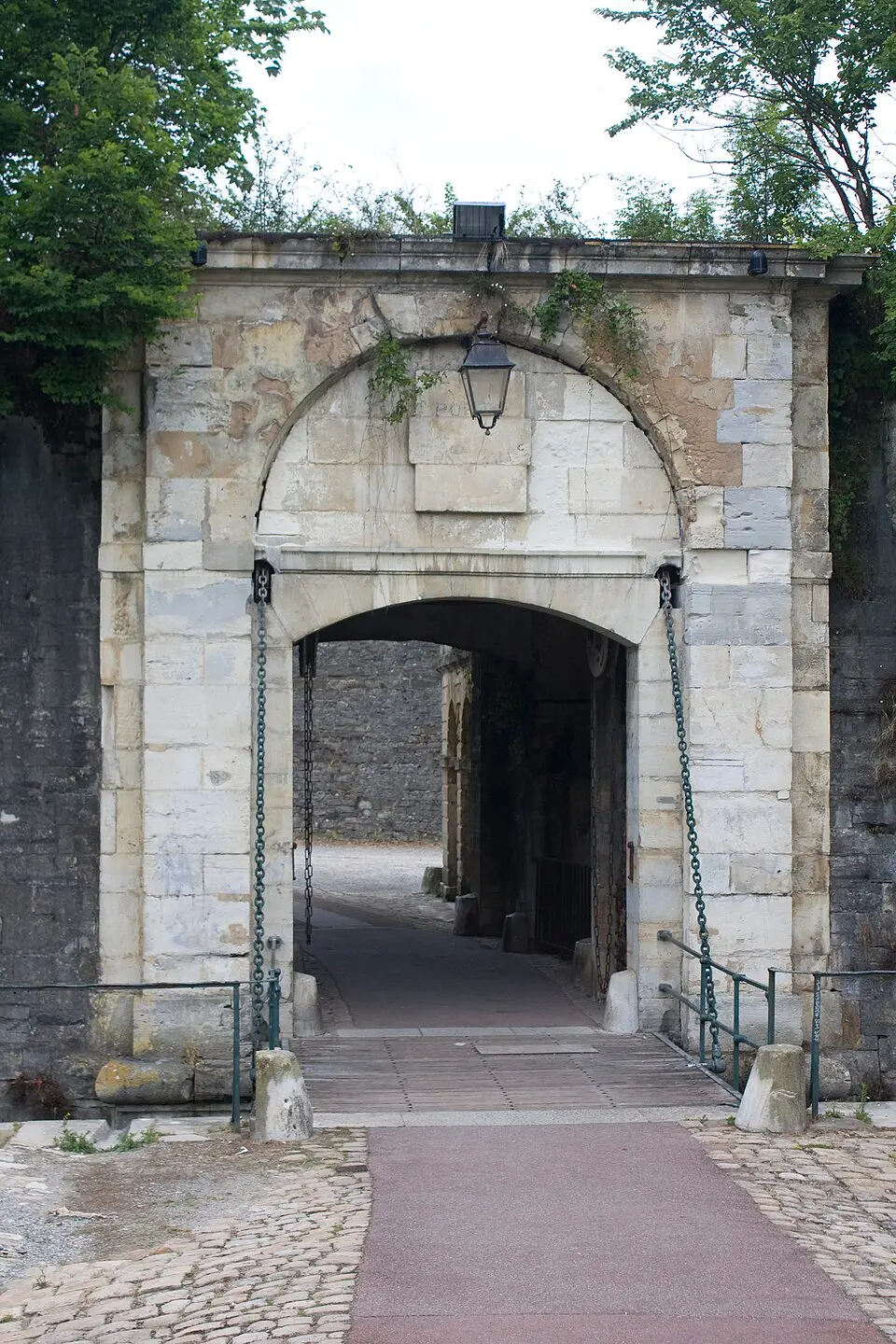 Porte de Mousserolles