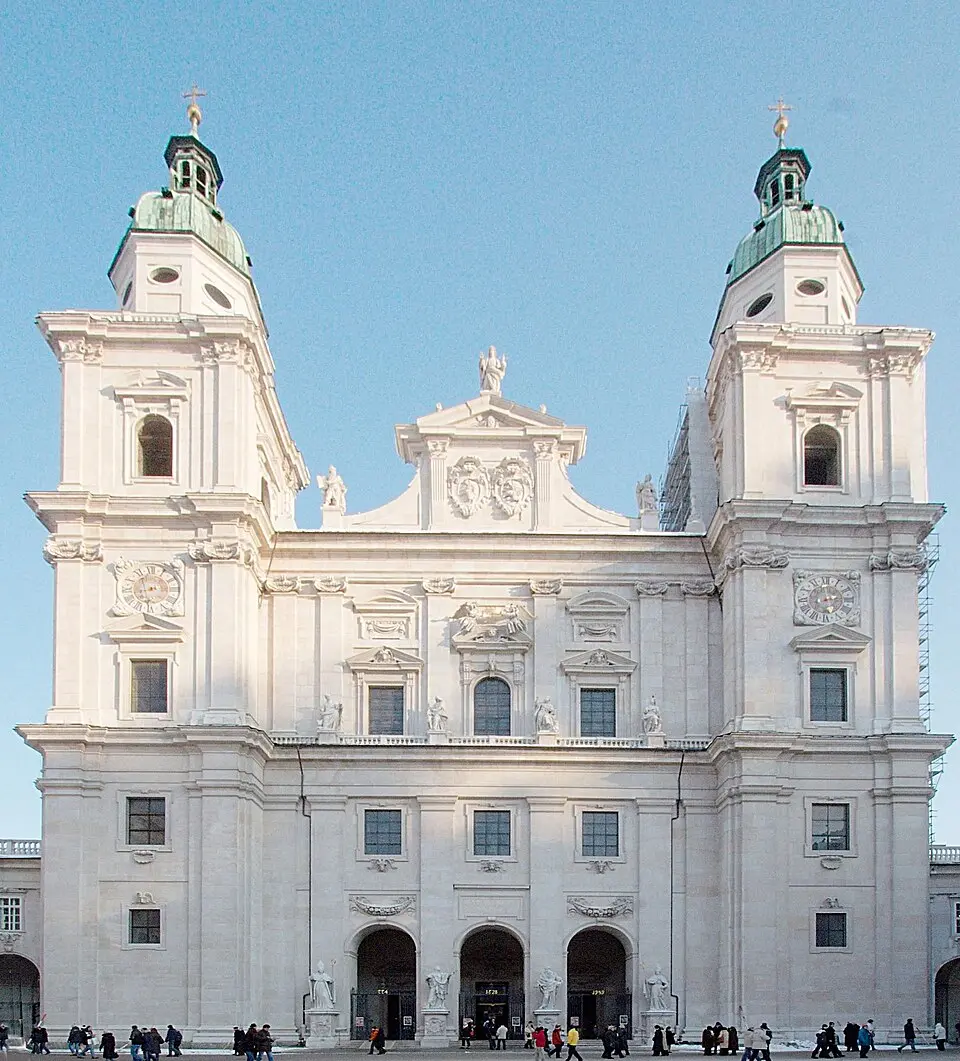 Uploaded by: Sir James · CC BY-SA 3.0 Salzburg Cathedral