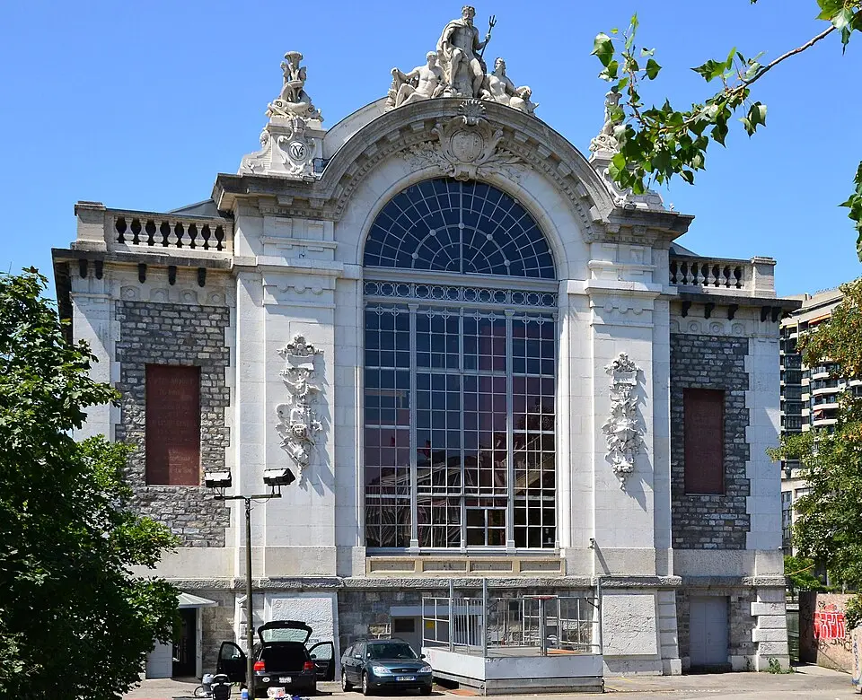 Slika: Annirok · CC BY-SA 3.0 Bâtiment des forces motrices