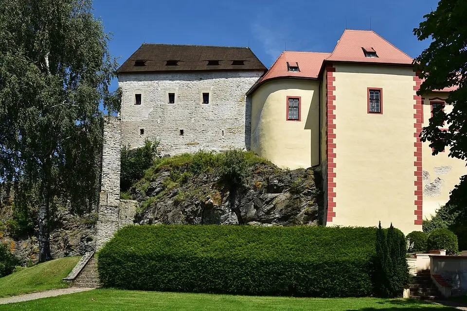 Zámek a hrad Kámen