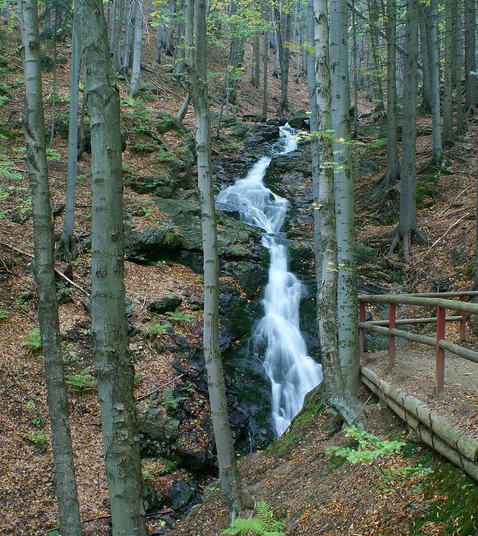 Bild: Jakub jaros · CC BY-SA 3.0 Huttenbachfall