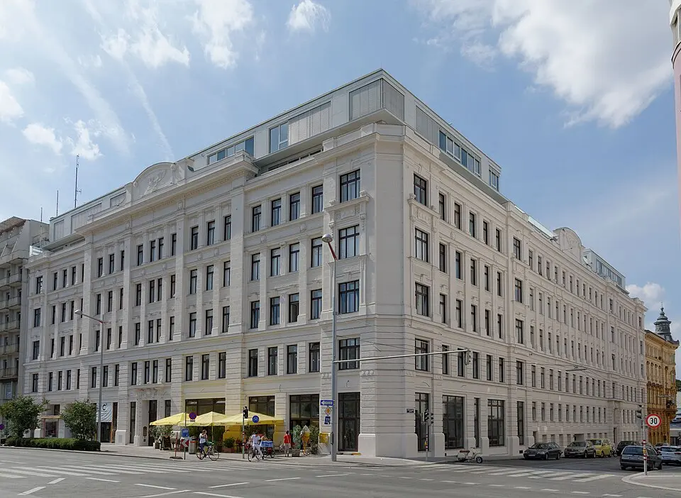 Verwaltungs- /Bürogebäude