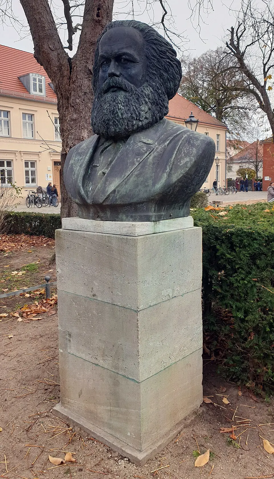 Karl-Marx-Büste
