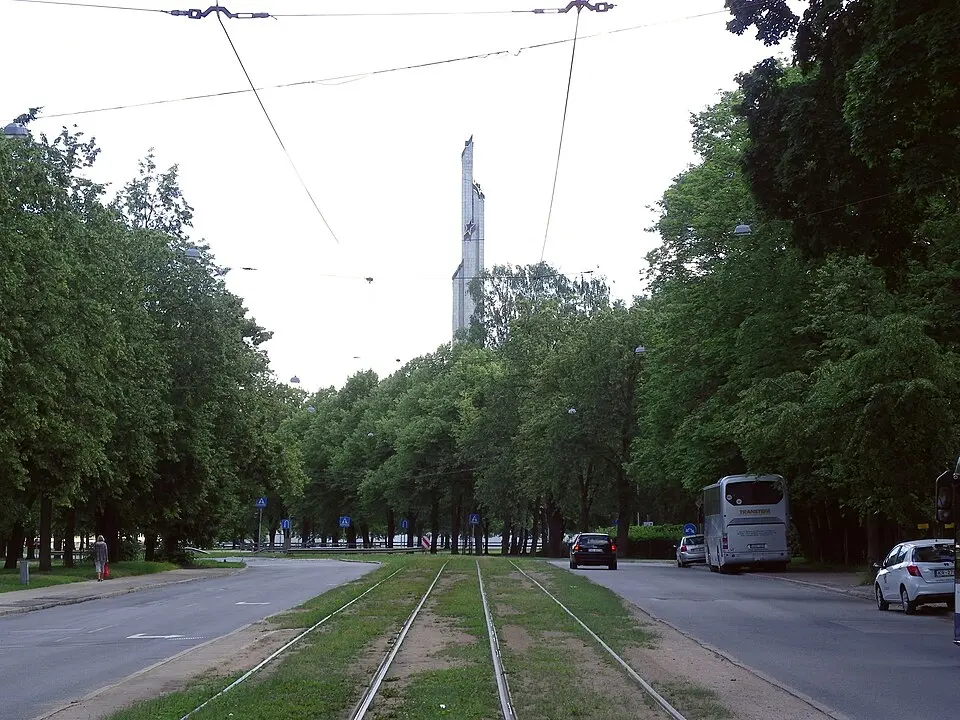 Spomenik osvoboditeljem sovjetske Latvije in Rige pred nemškimi fašističnimi zavojevalci