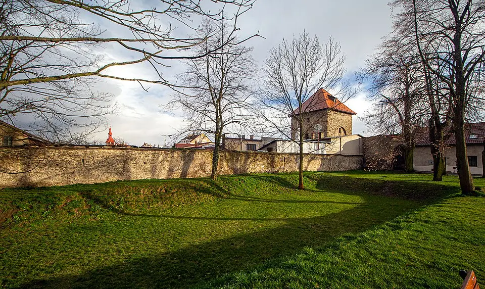 Městské opevnění a Česká brána
