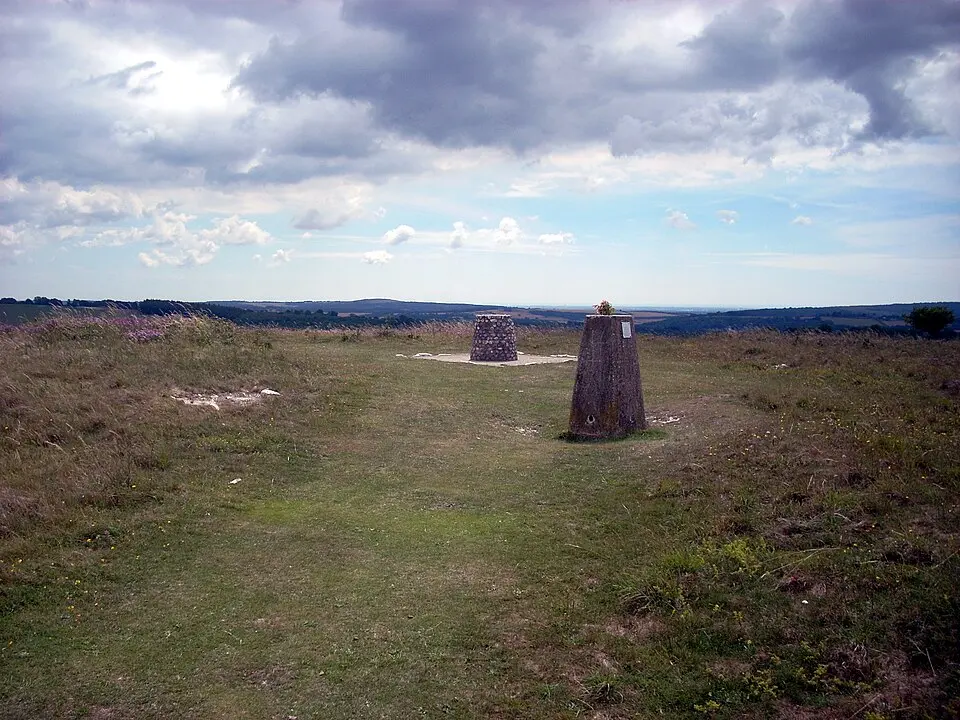 Image: Simon Burchell · CC BY-SA 3.0 Harting Beacon: a hilltop enclosure, Anglo-Saxon burial mound and telegraph station on Beacon and Pen Hills