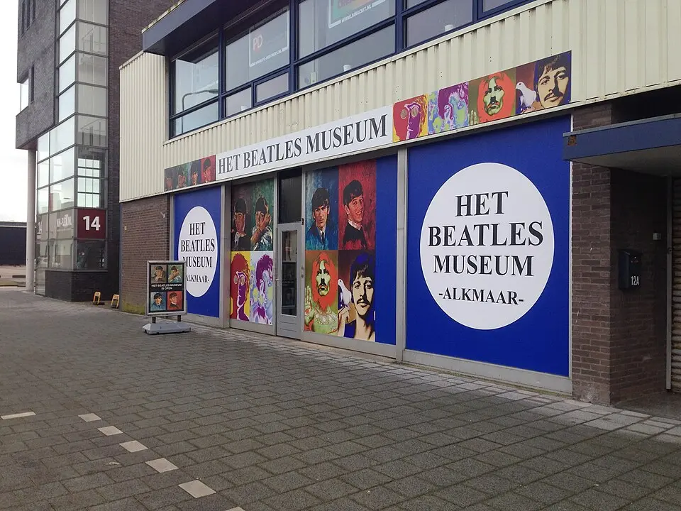 Kép: User:Ymnes · CC0 Beatles Museum