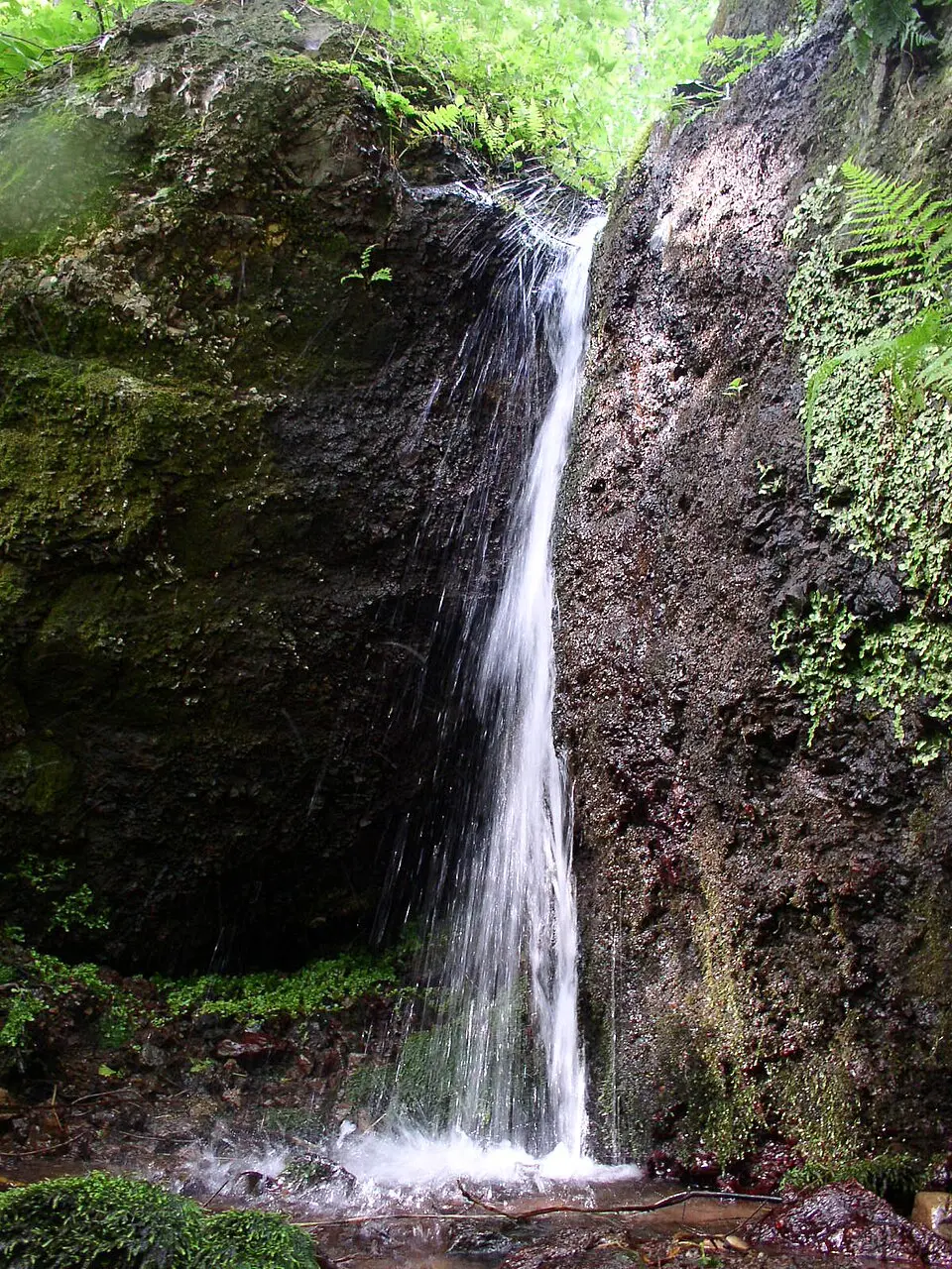 Slika: Neral · CC BY 3.0 Bečkovský vodopád