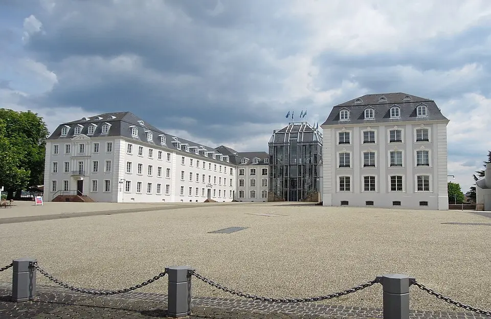 Obrázok: LoKiLeCh · CC BY-SA 3.0 Schloss Saarbrücken