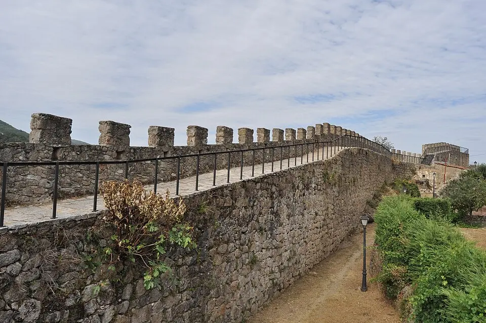 Bild: Luis Rogelio HM · CC BY-SA 2.0 Muralla de Béjar