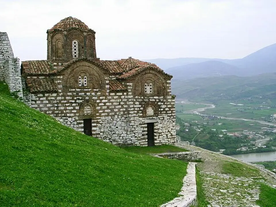 Kishat e Kalase: Godina e kishes se Shën Triadhës
