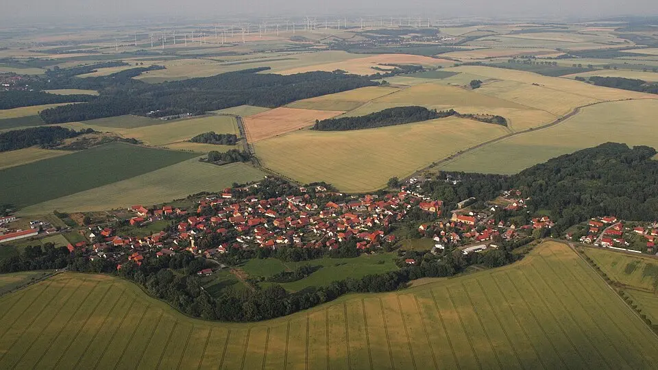 Image: Wolkenkratzer · CC BY-SA 4.0 Berßel