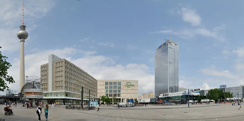 Image: Wladyslaw Sojka · FAL Alexanderplatz