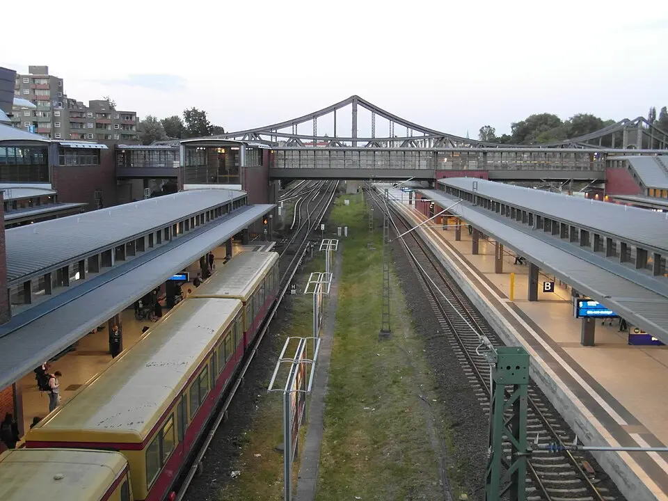 Kép: IngolfBLN · CC BY-SA 2.0 Berlin-Gesundbrunnen állomás
