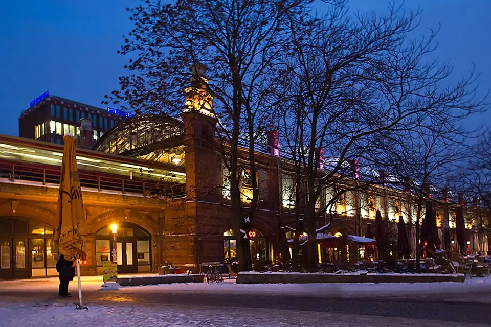 Image: Pedelecs · CC BY-SA 3.0 Berlin Hackescher Markt station
