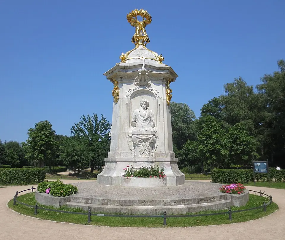 Kép: Jörg Zägel · CC BY-SA 3.0 Beethoven-Haydn-Mozart-Denkmal